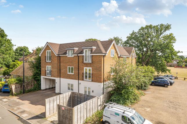 Flat 3 Karun House, 10, Brittain Road, Surrey photo 4