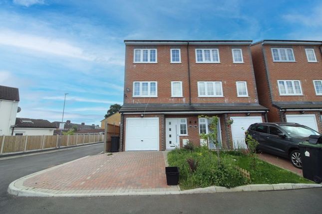 Thumbnail Town house for sale in Wingate Road, Luton