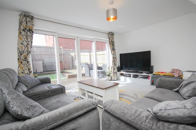 15, Fotheringhay Road, Wellingborough photo 2