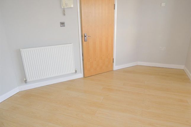 4 Barry House, Elmleigh Road, Bristol photo 4