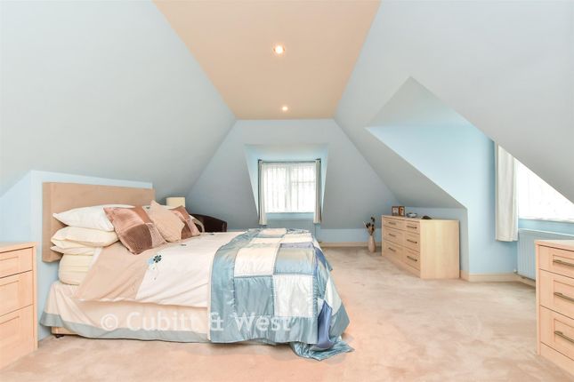 19, Stoneleigh Avenue, Brighton photo 3