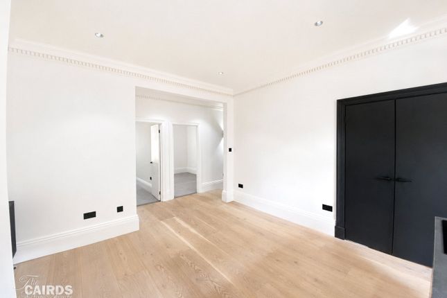 Flat 2, 15, Worple Road, Surrey photo 3
