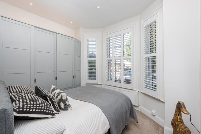 Ground Floor Flat 16, Haydon Park Road, London photo 4