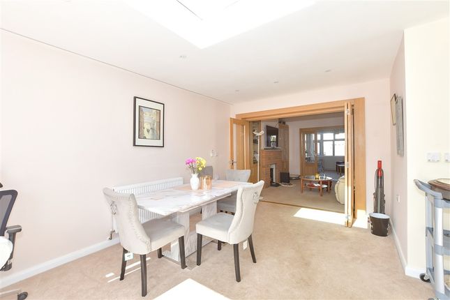 Livesay Crescent, Worthing photo 3