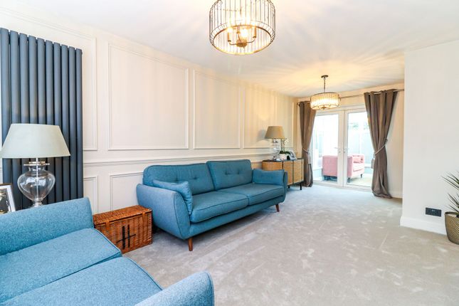 10 Trident Road, Watford photo 4