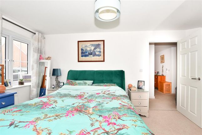 Flat for sale in Sycamore Road, Cranleigh, Surrey