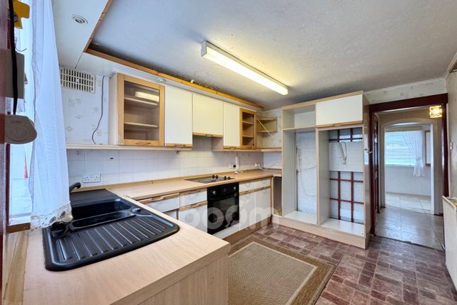 20, Place View, Kilbirnie photo 3