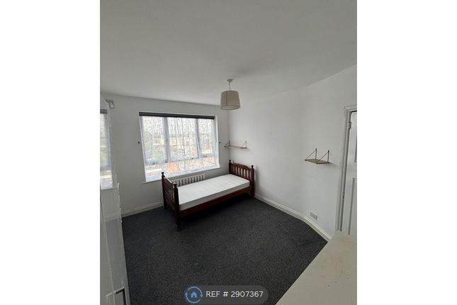 A Chingford Mount Road, London photo 4