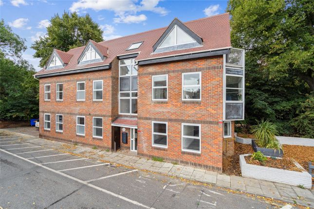 Thumbnail Flat for sale in Barry Avenue, Windsor, Berkshire