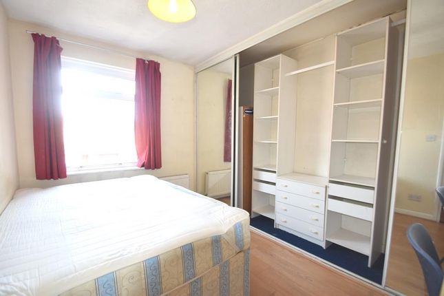 Room To Rent In Double Bedroom Bosanquet Close Uxbridge