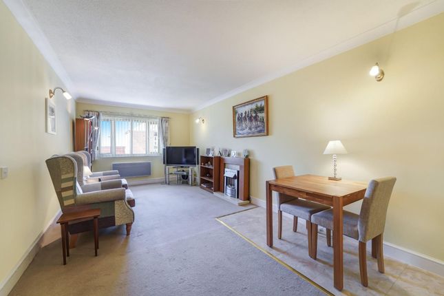 Flat 22, Homewater House, Epsom photo 4