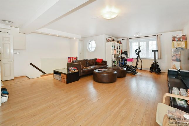 Flat for sale in St. Georges Square, Narrow Street, London