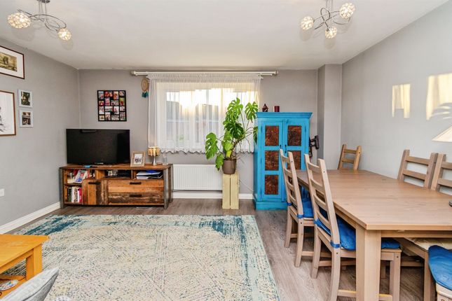 2, Kynance Grove, Wolverhampton photo 4