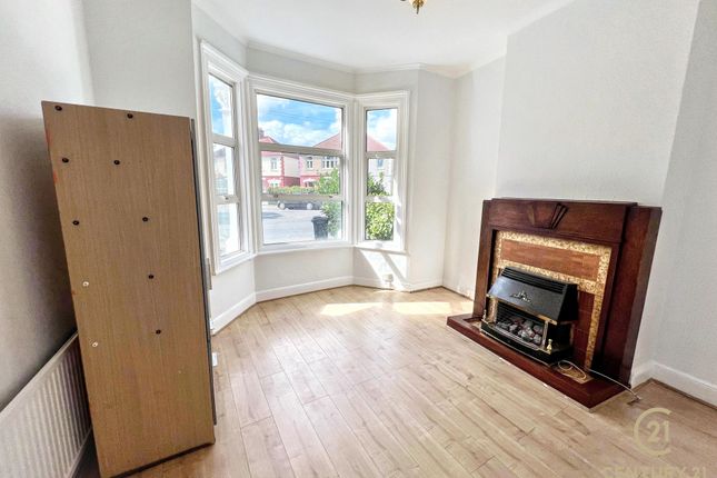 93, Maswell Park Crescent, HOUNSLOW photo 2