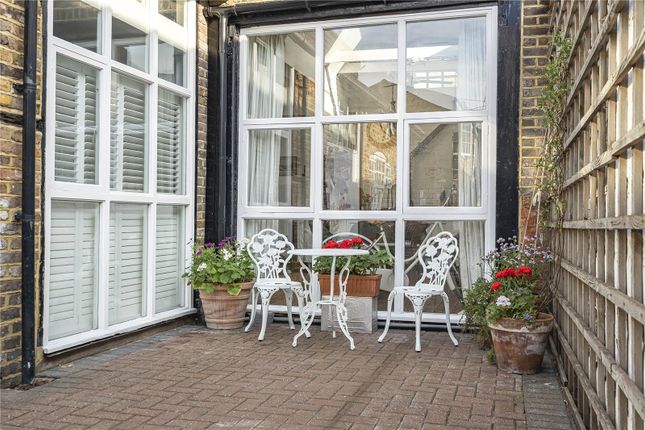 Crown Cottage,, Crown Yard, St Margarets photo 3