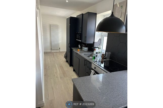 Room to rent in Castlecombe Road, London