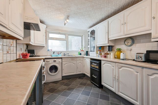159, Canterbury Way, STEVENAGE photo 4