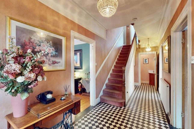 12 Ledborough Lane, Beaconsfield photo 3