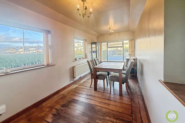 14 Cowley Crescent, Burnley photo 3