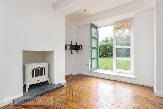38, Whitehead Close, Saddleworth photo 4