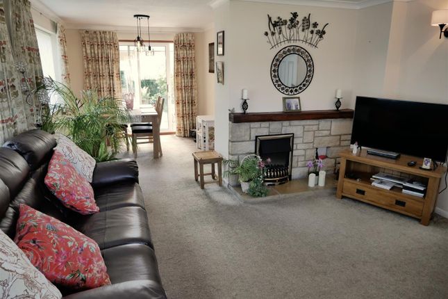 6, Olivers Close, Calne photo 3