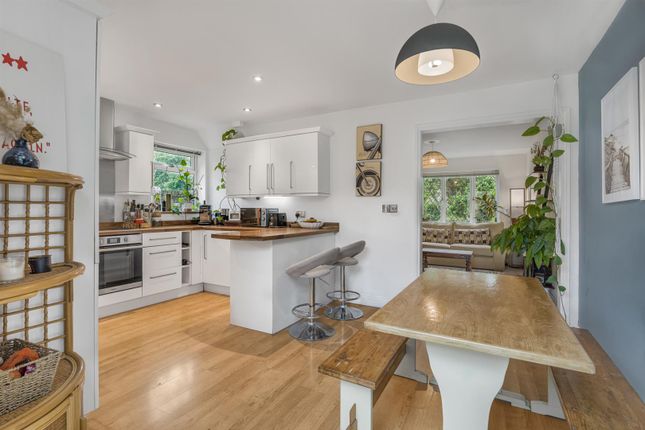 3, Tayler Road, Northleach photo 4