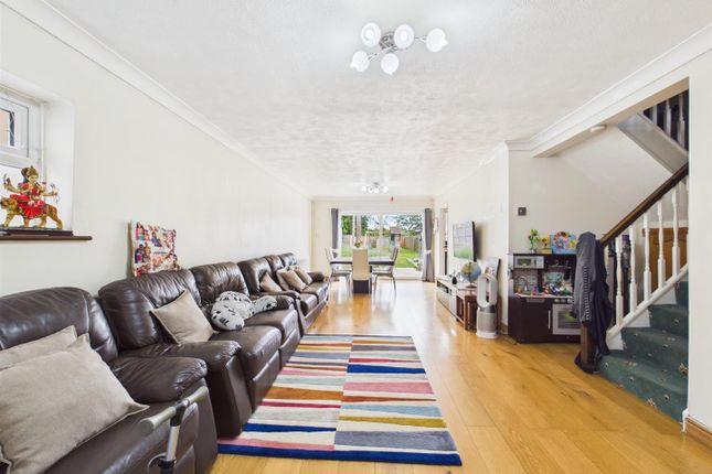 24M, Portnalls Road, Coulsdon photo 2