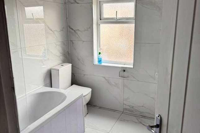 70, Birch Ln, Manchester photo 4