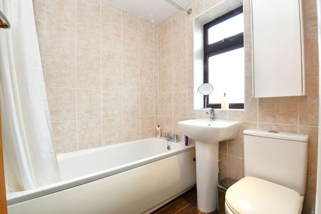34 Higher Green Lane, Manchester photo 4