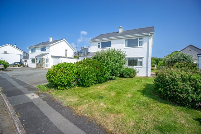 8, Dwyfor Estate, Pwllheli photo 2
