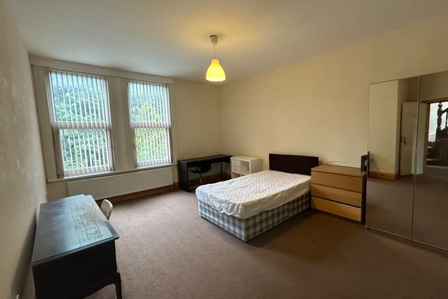 Woodsley Road Hyde Park, Leeds photo 2