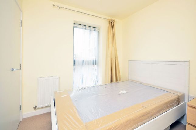 Burdett Road, Mile End photo 3