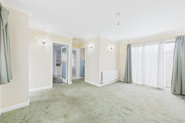 24a, Willow Gardens, Ruislip photo 4