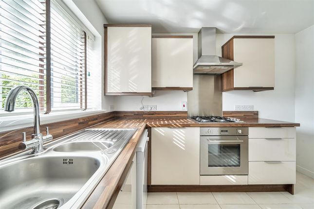 1 Amberside Square, Tigers Way, Axminster photo 4
