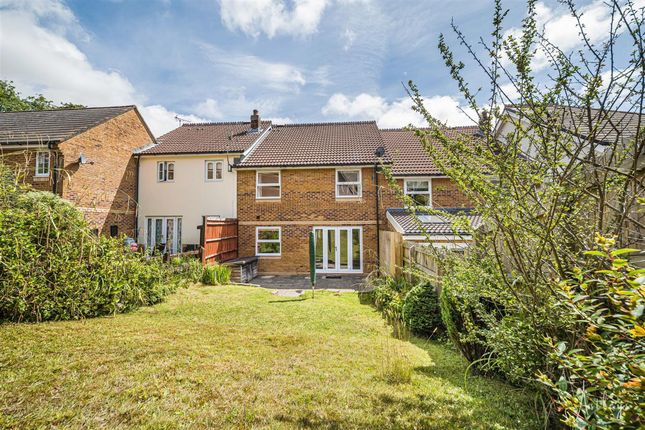15 Heneage Drive, Swansea photo 2