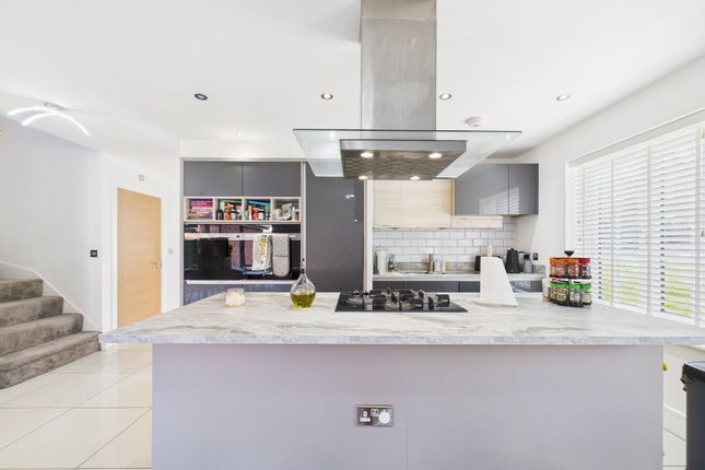26 Canyon Meadow, Worksop photo 3