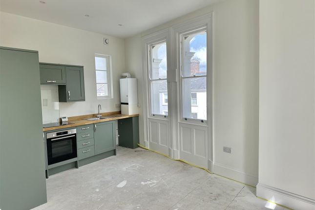 Flat 4, Riversvale, Litchdon Street, Barnstaple photo 3