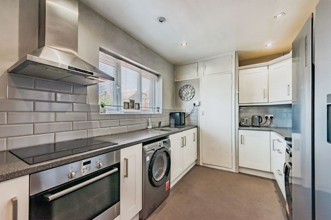 8, Malmstone Avenue, Redhill photo 4