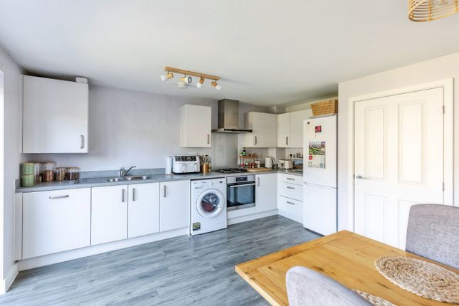 7, Emerald Way, Wellingborough photo 2