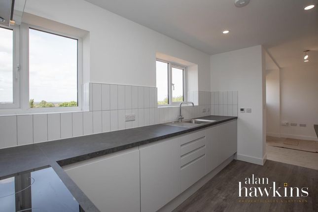 Block 5, Flat 7, Hooks Hill Apartments, Purton photo 4