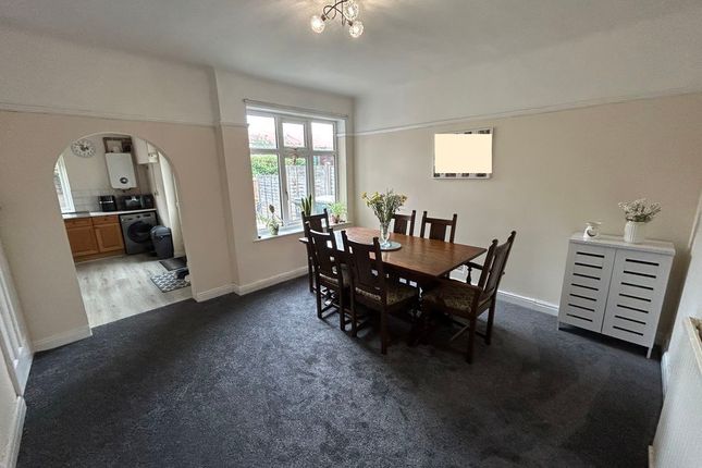13, Pine Grove, Colwyn Bay photo 3