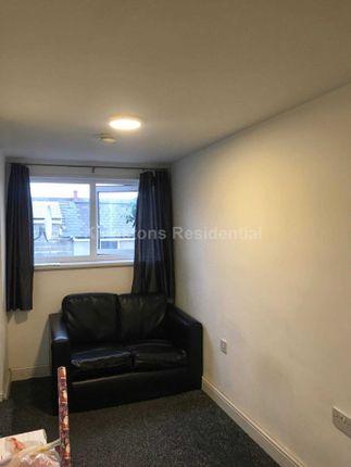 Flat to rent in Bedford Street, Roath, Cardiff