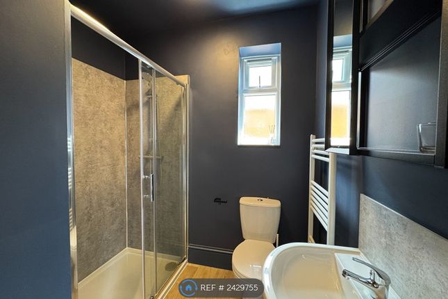 Room 4 - Ensuite + Kitchenette