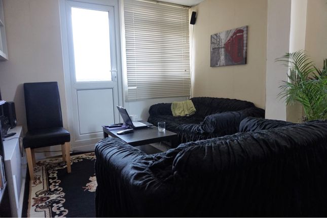 1 Bed Flat To Rent In Plaistow London E13 Zoopla
