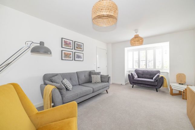 16, Stonechat Way, Ashford photo 4