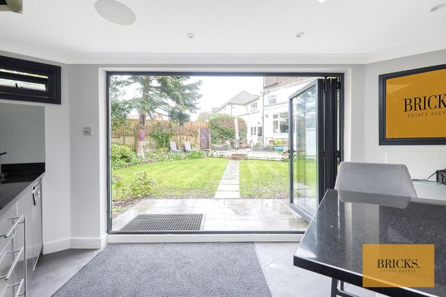 Detached house to rent in Chiltern Way, Woodford Green