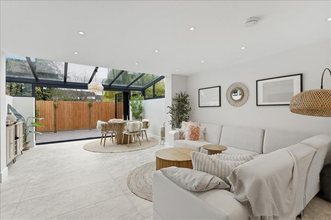 4-bed house on 19, Crammond Close, London, £1,295,000