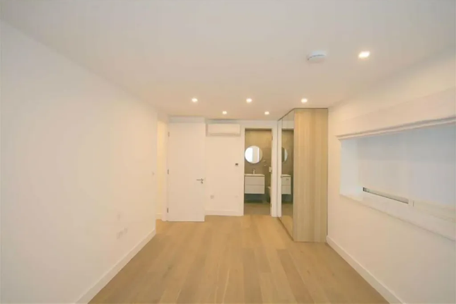 Flat for sale in Garden Flat, Highview House, Queens Road, London