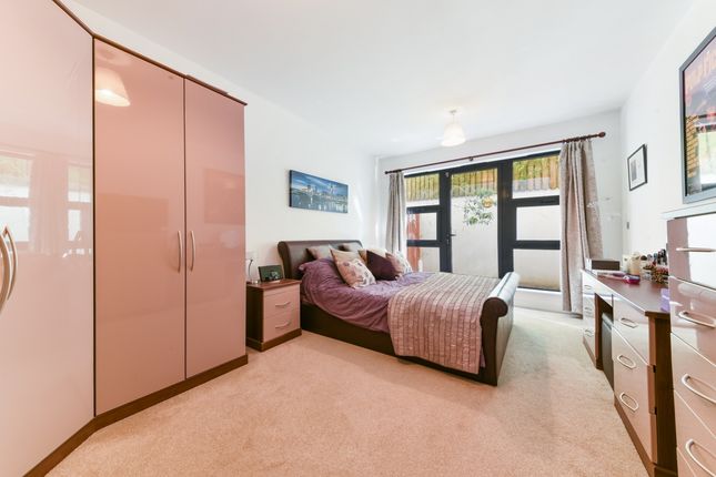 1 Bed Flat For Sale In Carmine Wharf Copenhagen Place