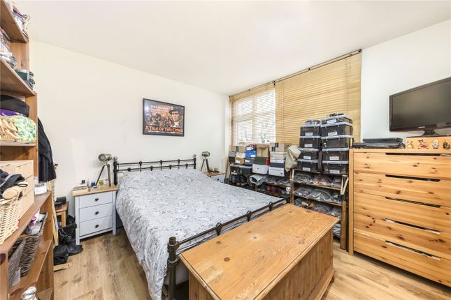 End terrace house for sale in Hevelius Close, Greenwich